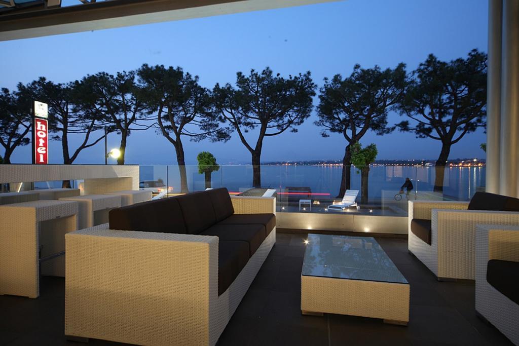 Hotel San Marco เปสเคียรา เดล การ์ดา ภายนอก รูปภาพ